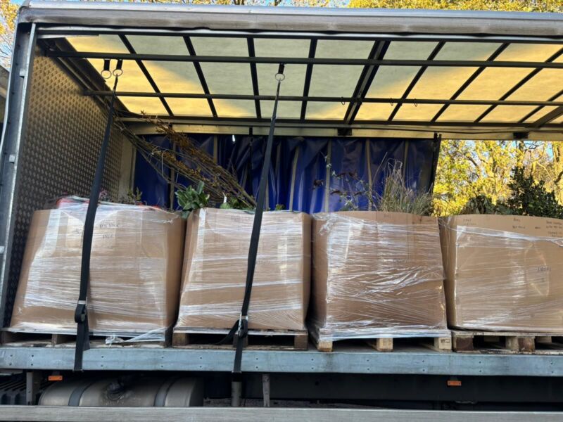 Image for the Tweet beginning: 18T on the road for