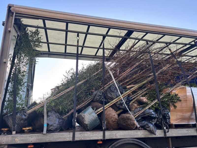 Image for the Tweet beginning: 18T on the road for